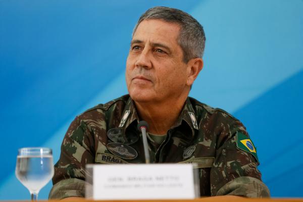 Ministro da Defesa ameaça 'golpe militar' caso não haja voto impresso em 2022, diz jornal Ministro da Defesa ameaça 'golpe militar' caso não haja voto impresso em 2022, diz jornal