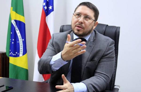 Governo diz que Carlos Almeida 'fraudou' documento de demissão do secretário de Segurança Governo diz que Carlos Almeida 'fraudou' documento de demissão do secretário de Segurança