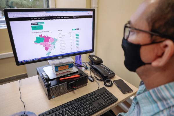 Manaus é a segunda capital em transparência da Covid-19 no Brasil Manaus é a segunda capital em transparência da Covid-19 no Brasil