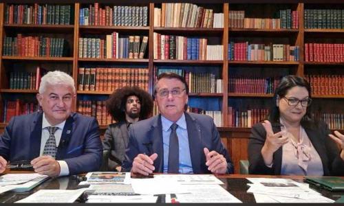 MPF e DPU ajuízam ação contra Bolsonaro por racismo ao chamar cabelo de negro de 'criador de baratas' MPF e DPU ajuízam ação contra Bolsonaro por racismo ao chamar cabelo de negro de 'criador de baratas'