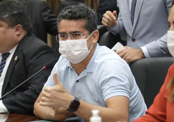 David Almeida confirma prorrogação do 'Auxílio Manauara' por mais três meses David Almeida confirma prorrogação do 'Auxílio Manauara' por mais três meses