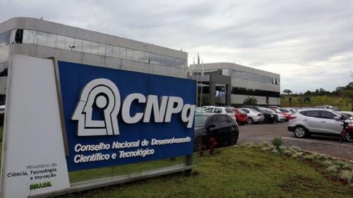 Lattes sai do ar por falha em servidor mas dados estão salvos, diz CNPq Lattes sai do ar por falha em servidor mas dados estão salvos, diz CNPq