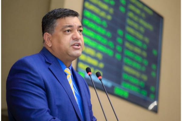 Deputados vão à Justiça sustar empréstimo do governo do AM de R$ 1,5 bilhão com BB Deputados vão à Justiça sustar empréstimo do governo do AM de R$ 1,5 bilhão com BB