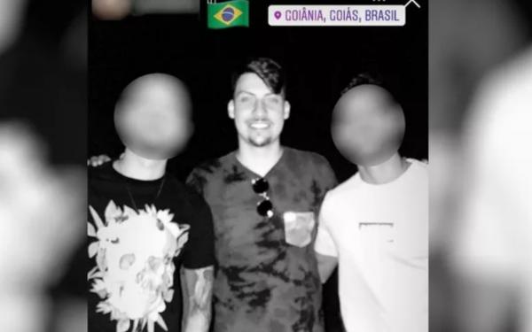 Renan Bolsonaro é pego em festa clandestina com 1 mil pessoas em Goiânia Renan Bolsonaro é pego em festa clandestina com 1 mil pessoas em Goiânia