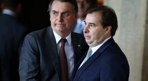Rodrigo Maia acha que Bolsonaro é gay: 'não consegue assumir' Rodrigo Maia acha que Bolsonaro é gay: 'não consegue assumir'
