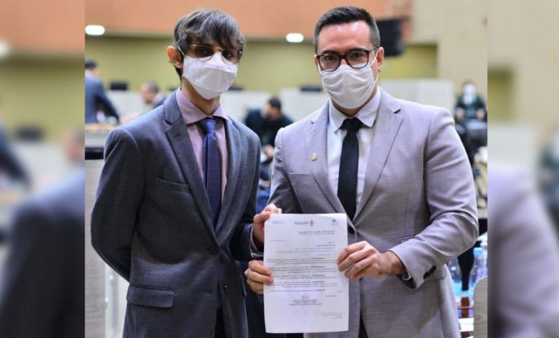 Amom e Rodrigo Guedes vão à Justiça contra 'puxadinho' de R$ 32 milhões da Câmara de Manaus Amom e Rodrigo Guedes vão à Justiça contra 'puxadinho' de R$ 32 milhões da Câmara de Manaus