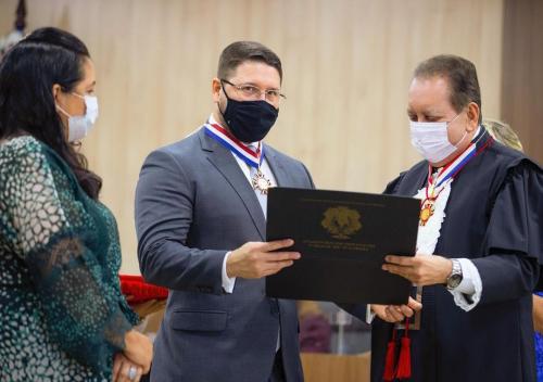 As vésperas do julgamento de Wilson, Almeida recebe Mérito Judiciário do TJ/AM As vésperas do julgamento de Wilson, Almeida recebe Mérito Judiciário do TJ/AM