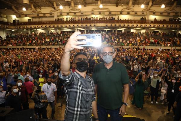 Prefeito de Manaus anuncia reajuste de 10,94% para professores e Ideb com 14º e 15º salários Prefeito de Manaus anuncia reajuste de 10,94% para professores e Ideb com 14º e 15º salários