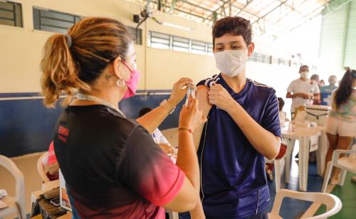 Mais de 12 mil adolescentes imunizados com segunda dose neste sábado (9), em Manaus Mais de 12 mil adolescentes imunizados com segunda dose neste sábado (9), em Manaus