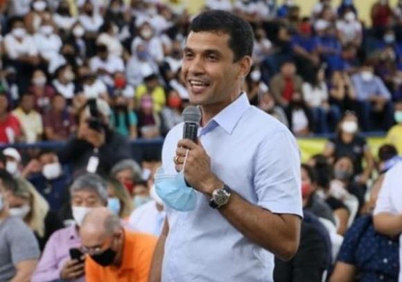 Prefeito de Maués anuncia bonificação de R$ 9 mil a professores Prefeito de Maués anuncia bonificação de R$ 9 mil a professores