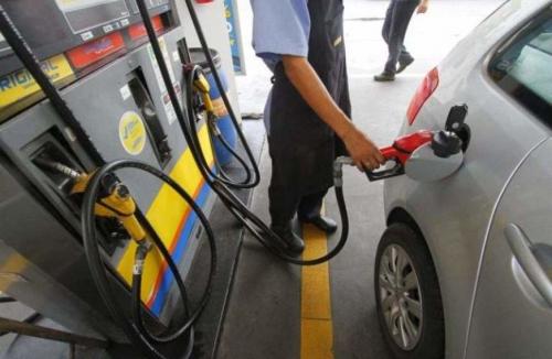 Gasolina e diesel voltam a subir a partir desta terça (26/10), anuncia Petrobras Gasolina e diesel voltam a subir a partir desta terça (26/10), anuncia Petrobras