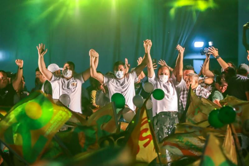 Mais de 10 mil pessoas participam do comício de Robson Tiradentes Jr em Coari Mais de 10 mil pessoas participam do comício de Robson Tiradentes Jr em Coari