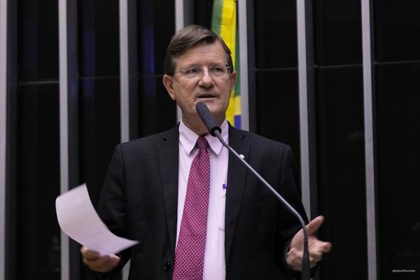 Zé Ricardo cobra urgente fiscalização para conter invasão em massa de garimpeiros no rio Madeira Zé Ricardo cobra urgente fiscalização para conter invasão em massa de garimpeiros no rio Madeira