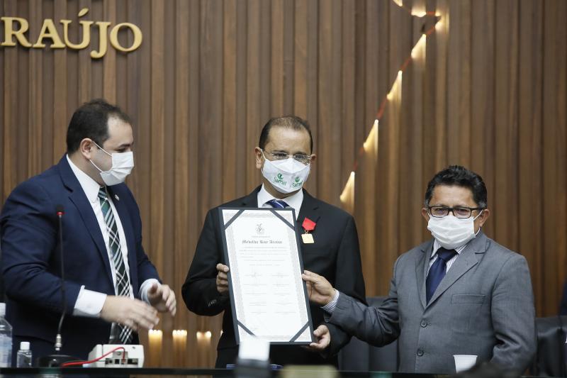 Presidente da Samel, Beto Nicolau recebe medalha Ruy Araújo na ALE/AM Presidente da Samel, Beto Nicolau recebe medalha Ruy Araújo na ALE/AM