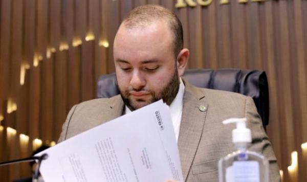 Fausto Jr condenado a pagar R$ 30 mil a Omar Aziz, por danos morais Fausto Jr condenado a pagar R$ 30 mil a Omar Aziz, por danos morais