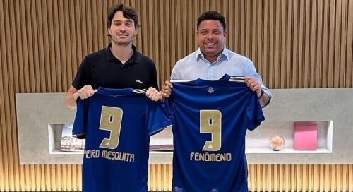 Ronaldo Fenômeno compra Cruzeiro por R$ 400 milhões Ronaldo Fenômeno compra Cruzeiro por R$ 400 milhões