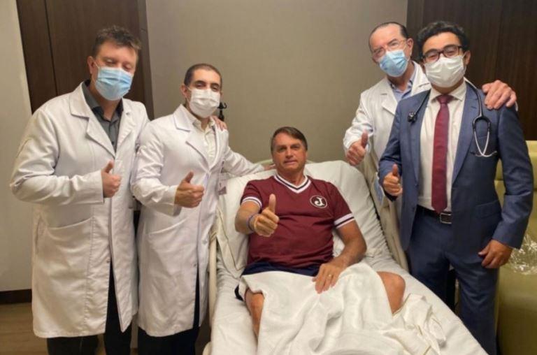 Camarão mal mastigado obstruiu intestino de Bolsonaro, diz médico Camarão mal mastigado obstruiu intestino de Bolsonaro, diz médico