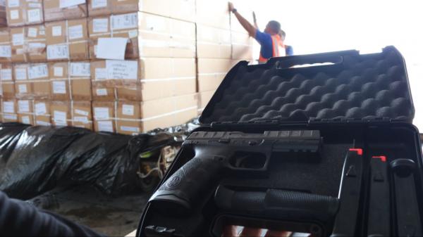 Amazonas recebe novo lote de 3 mil pistolas, do pacote de 10 mil Amazonas recebe novo lote de 3 mil pistolas, do pacote de 10 mil