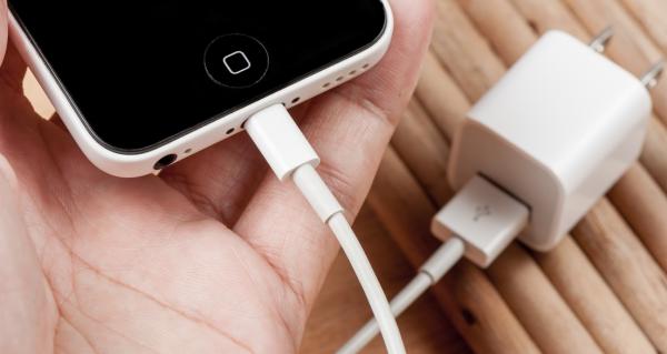 Procon-AM multa Apple em R$ 1,4 milhão por venda separada de carregadores do iPhone Procon-AM multa Apple em R$ 1,4 milhão por venda separada de carregadores do iPhone