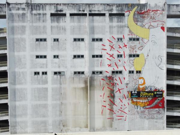 Obra de arte gigante transforma fachada do Bumbódromo de Parintins Obra de arte gigante transforma fachada do Bumbódromo de Parintins