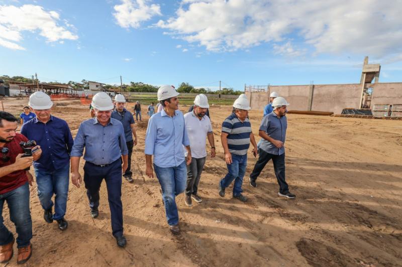 Helder inspeciona obras do Hospital Infantil e Centro de Convenções, em Santarém