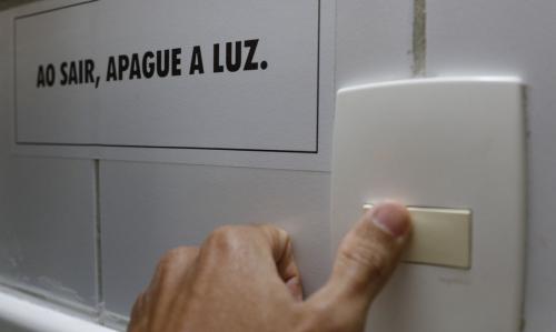 Câmara aprova redução na conta de luz para compensar imposto indevido Câmara aprova redução na conta de luz para compensar imposto indevido