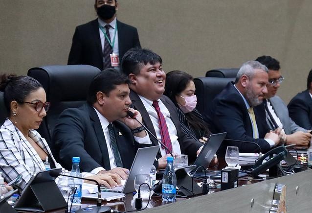 Câmara de Manaus antecipa metade do 13º salário no dia 30 de junho Câmara de Manaus antecipa metade do 13º salário no dia 30 de junho