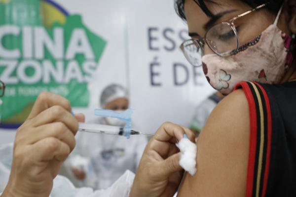 Liberada 4ª dose contra a Covid para quem tem 18 anos ou mais, no AM Liberada 4ª dose contra a Covid para quem tem 18 anos ou mais, no AM