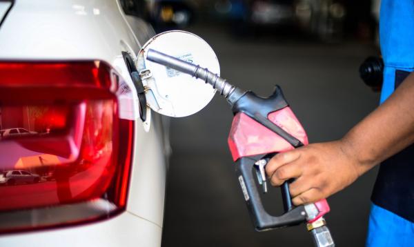 Petrobrás anuncia redução de R$ 0,11 para o consumidor no preço da gasolina Petrobrás anuncia redução de R$ 0,11 para o consumidor no preço da gasolina