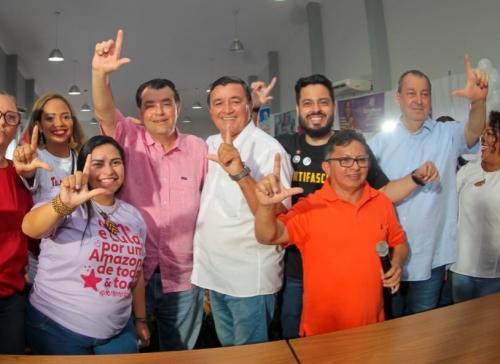 Em convenção, PT oficializa apoio a Braga para o governo do AM e Omar ao Senado Em convenção, PT oficializa apoio a Braga para o governo do AM e Omar ao Senado