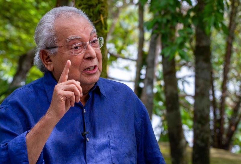 Amazonino diz que seus críticos falam de suas pernas, enquanto Estado enfrenta graves problemas Amazonino diz que seus críticos falam de suas pernas, enquanto Estado enfrenta graves problemas