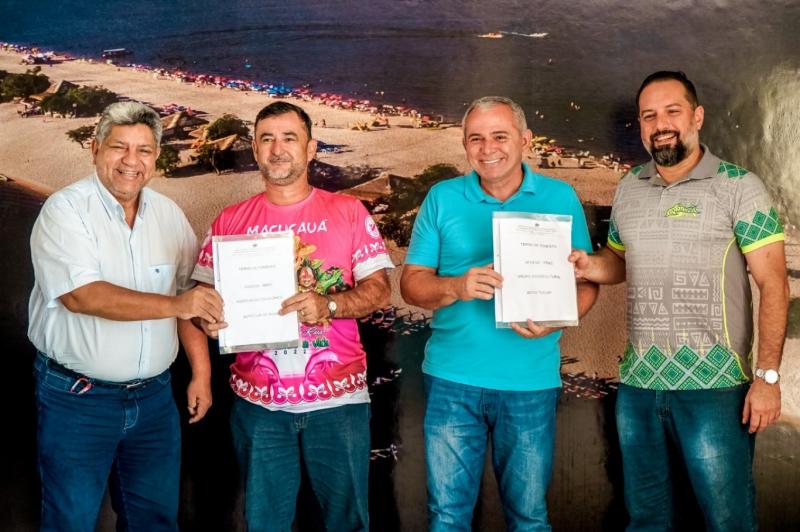 Prefeito de Santarém repassa R$ 800 mil aos Botos Cor de Rosa e Tucuxi, para o Çairé 2022 Prefeito de Santarém repassa R$ 800 mil aos Botos Cor de Rosa e Tucuxi, para o Çairé 2022