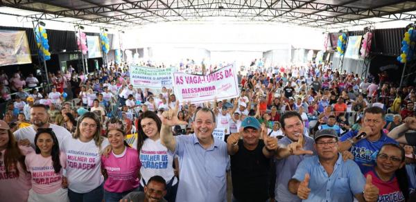 Omar presta contas de R$ 22 milhões enviados a Novo Airão e é aplaudido por moradores Omar presta contas de R$ 22 milhões enviados a Novo Airão e é aplaudido por moradores