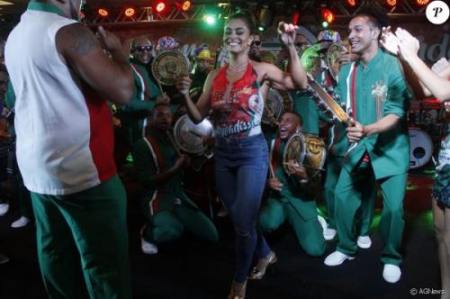 Juliana Paes estuda convite para ser rainha de bateria da Grande Rio Juliana Paes estuda convite para ser rainha de bateria da Grande Rio