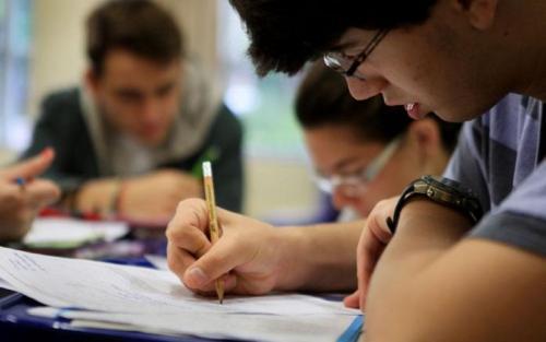Termina prazo para estudantes na lista de espera do Fies concluirem inscrição Termina prazo para estudantes na lista de espera do Fies concluirem inscrição