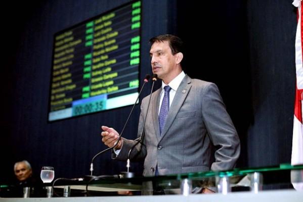 Sidney Leite fala da importância da vacinação contra o HPV no Amazonas Sidney Leite fala da importância da vacinação contra o HPV no Amazonas