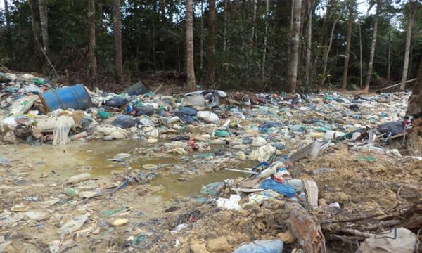 IPAAM embarga lixão clandestino em Rio Preto da Eva IPAAM embarga lixão clandestino em Rio Preto da Eva