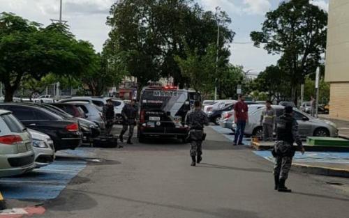 Artefato explosivo é encontrado dentro de banheiro do Amazonas Shopping Artefato explosivo é encontrado dentro de banheiro do Amazonas Shopping