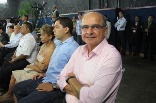 Amazonino avança na conversa com Garcia Amazonino avança na conversa com Garcia