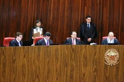 Vice-PGE defende cassação da chapa Dilma-Temer e inelegibilidade da ex-presidente Vice-PGE defende cassação da chapa Dilma-Temer e inelegibilidade da ex-presidente