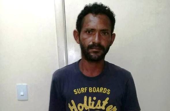 Polícia de Novo Airão prende casal acusado por violar sepultura e roubar crânio Polícia de Novo Airão prende casal acusado por violar sepultura e roubar crânio