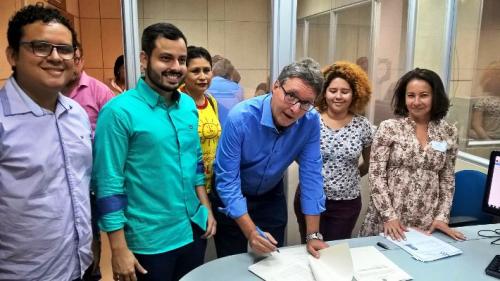 Luiz Castro registra candidatura ao Governo do Estado pela Rede-Psol Luiz Castro registra candidatura ao Governo do Estado pela Rede-Psol