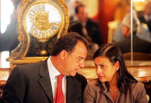 PF realiza operação para apreender joias de Adriana Ancelmo, esposa de Sérgio Cabral PF realiza operação para apreender joias de Adriana Ancelmo, esposa de Sérgio Cabral