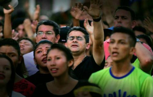 Em Parintins, David ignora Padroeira e participa da Marcha pra Jesus Em Parintins, David ignora Padroeira e participa da Marcha pra Jesus
