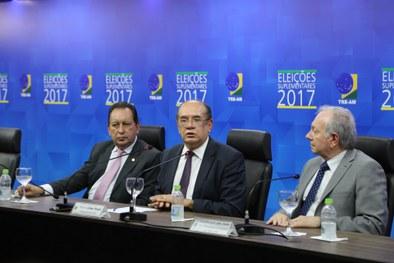 Gilmar Mendes reconhece dificuldade de realizar eleições no AM e elogia TRE Gilmar Mendes reconhece dificuldade de realizar eleições no AM e elogia TRE