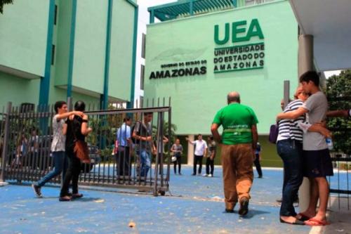 UEA pede atenção com os documentos para a isenção da taxa de inscrição do vestibular UEA pede atenção com os documentos para a isenção da taxa de inscrição do vestibular