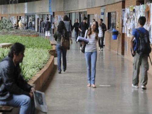 MEC libera R$ 1 bilhão para universidades e institutos federais MEC libera R$ 1 bilhão para universidades e institutos federais