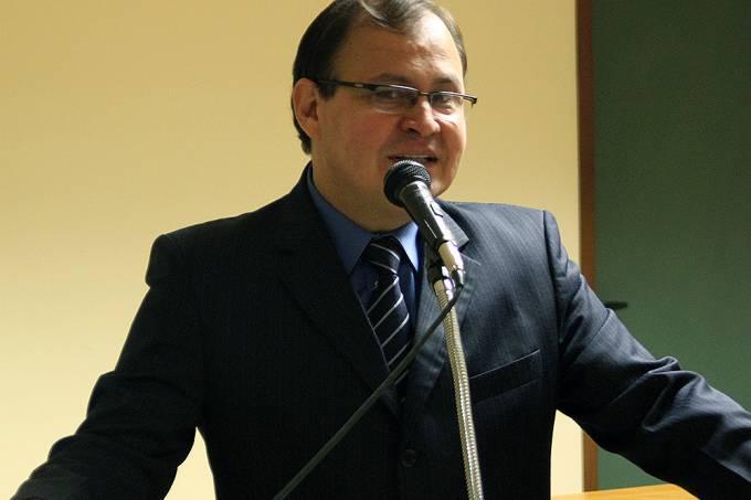 Juiz federal Vallisney de Souza suspende acordo de leniência da J&F Juiz federal Vallisney de Souza suspende acordo de leniência da J&F