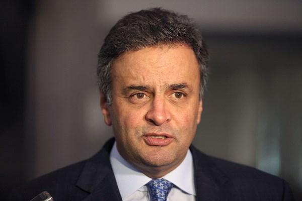 Senado derruba decisão do STF que mandou afastar Aécio Neves do mandato Senado derruba decisão do STF que mandou afastar Aécio Neves do mandato