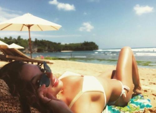 Isis Valverde lembra viagem à Indonésia ao postar foto de biquíni: 'Paraíso' Isis Valverde lembra viagem à Indonésia ao postar foto de biquíni: 'Paraíso'